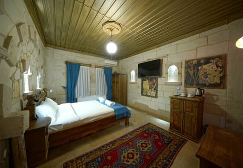 ShoeString Stone House