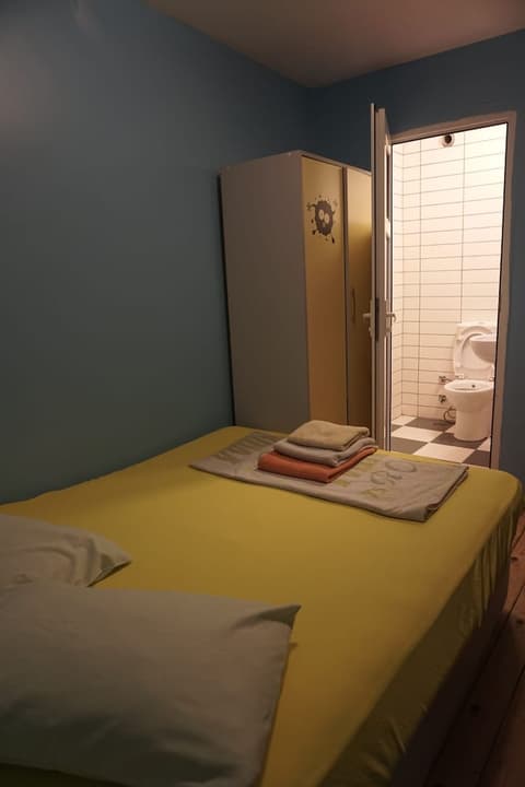 Chilloutlya Hostel&Bar