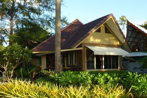 Lanta Castaway Beach Resort