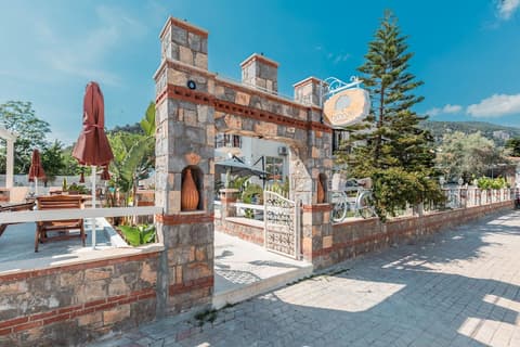 Bronze Hotel