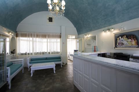 Erato Apartments, Reception