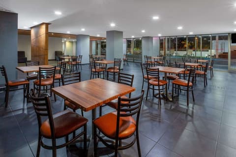Ramada by Wyndham Acapulco Hotel & Suites, Restaurant