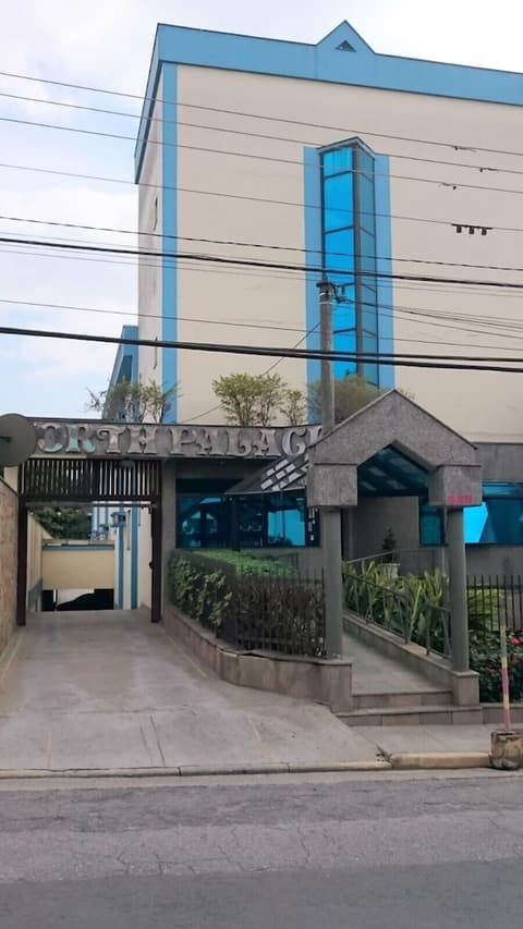 North Palace Hotel, Front of property