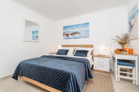 Apartments and Room Lora