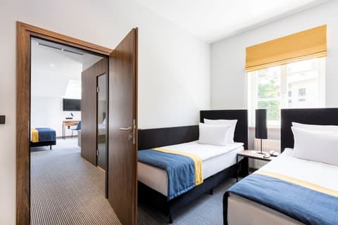 Grand Ascot Hotel, Room