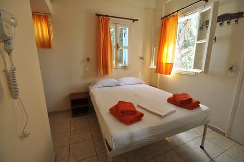 Santorini Camping Rooms