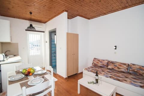 Sandy Beach Complex by Konnect - Poolside Studios and Seaside Apartments