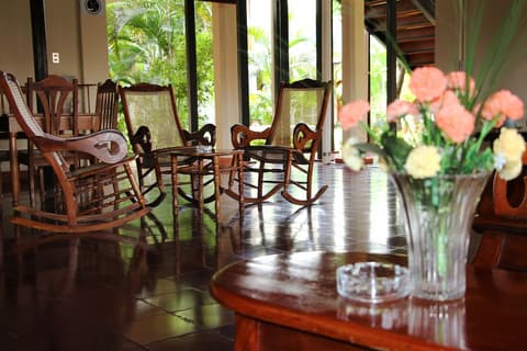 Hotel Austria, Miscellaneous