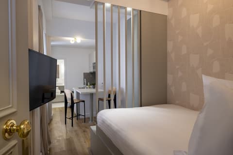 Yuna Blanche - Serviced Apartments, Room