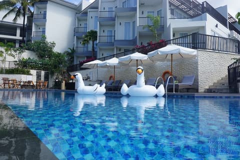Swiss-Belinn Luwuk, Pool