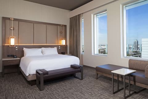 H Hotel Los Angeles, Curio Collection by Hilton