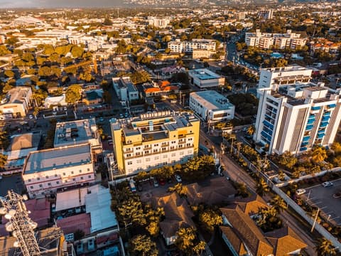 R Hotel Kingston, Exterior detail