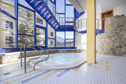 Hotel Europa Suites, Indoor spa tub