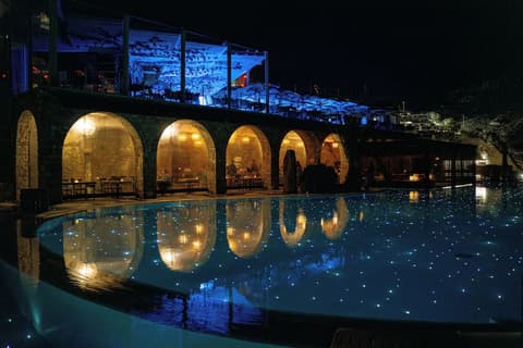 Royal Myconian, Pool