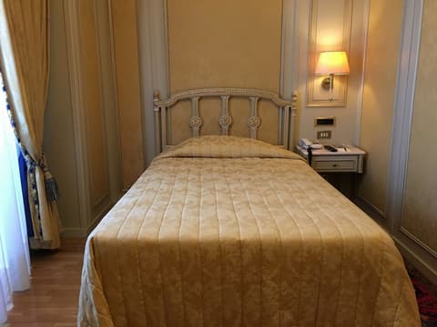 Regina Palace Hotel, Room