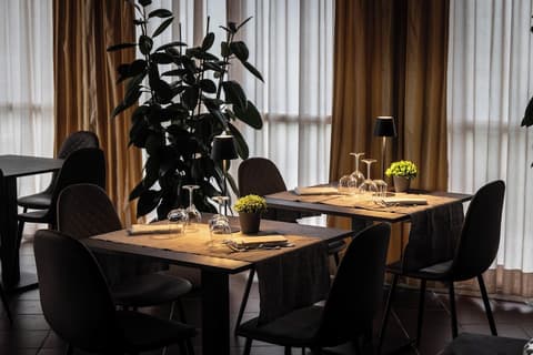 Hotel Mirage, Restaurant