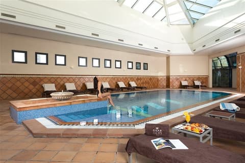 Hotel Concorde Les Berges du Lac, Indoor pool