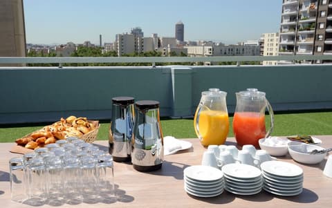 Hôtel des Congrès, Outdoor dining