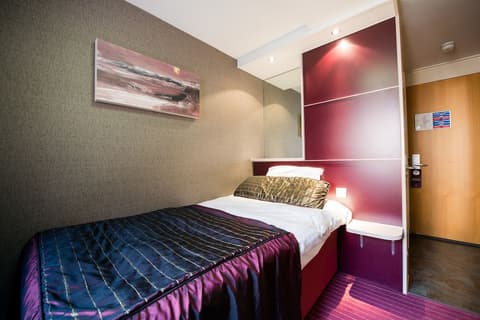 Pendulum Hotel, Room