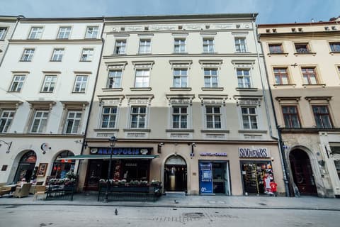 Hotel Rezydent, Front of property