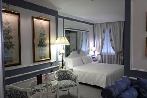 Palazzo Alabardieri, Room