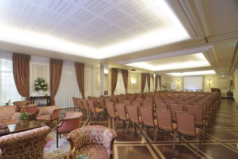 Palazzo Alabardieri, Meeting facility