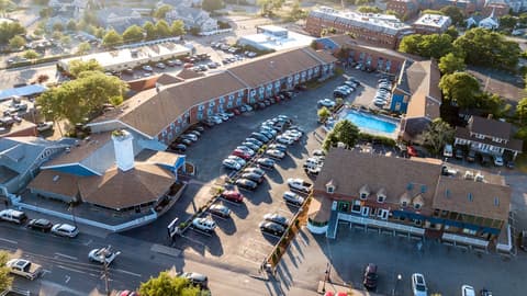 Hyannis Plaza Hotel, Exterior