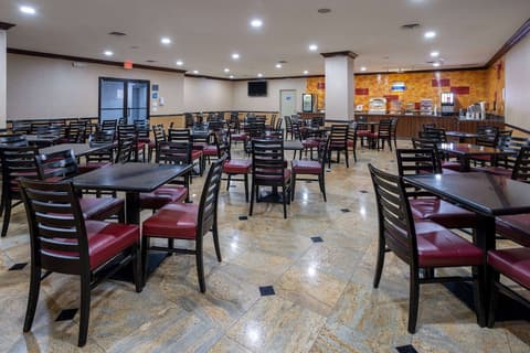 Days Hotel by Wyndham North Bergen /NYC Area, Breakfast area