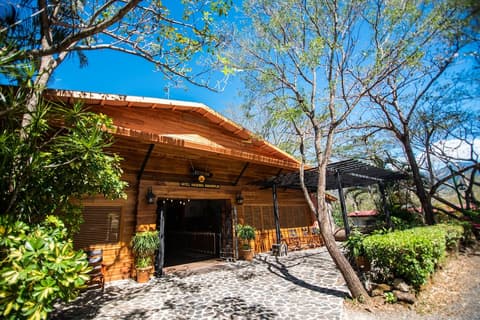 Hotel Hacienda Guachipelin
