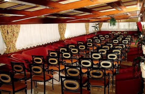 Champagne Palace Hotel, Business center