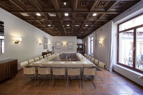 Parador de Cáceres, Meeting facility