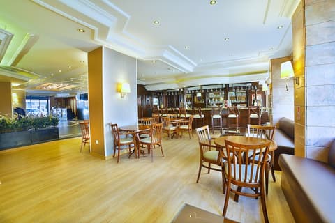 Hotel Grand Emin, Dining