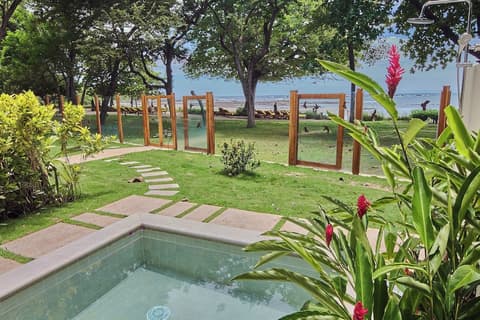 Capitán Suizo Beachfront Boutique Hotel