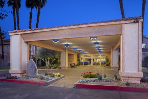 Hyatt Vacation Club at Desert Oasis, Property grounds