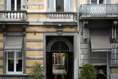 Hotel Du Congres, Front of property