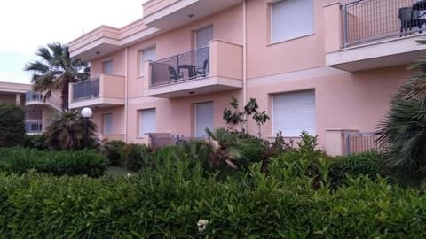 Hotel Minerva, Exterior