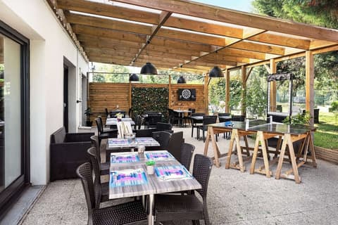 Campanile Bethune Fouquieres, Exterior