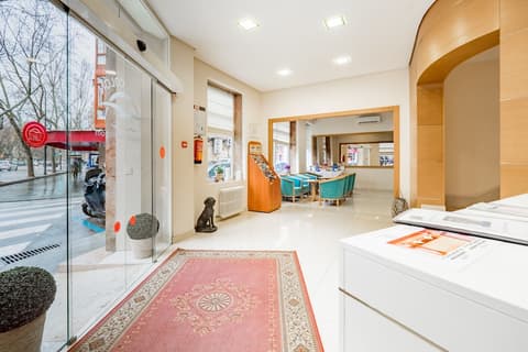 Hotel Amic Colón, Interior entrance