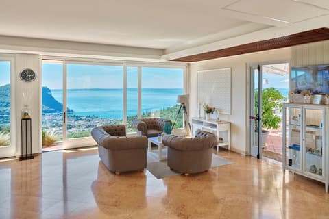 Madrigale Panoramic Lifestyle & Soulful Hotel, Reception