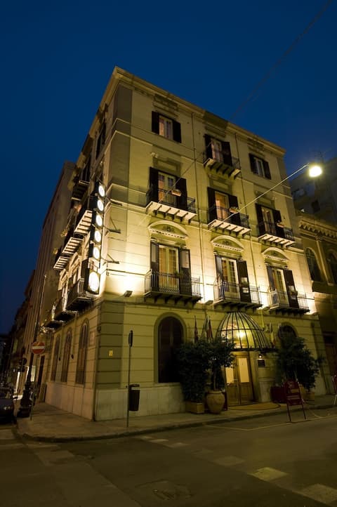 Hotel Joli, Exterior