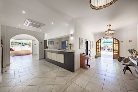 Hotel Baia Del Capitano, Lobby