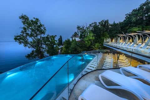 Grand Hotel Adriatic I, Infinity pool