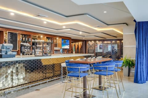 Marenas Beach Resort, Restaurant