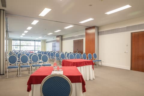 VIP Executive Art's Hotel, Meeting facility