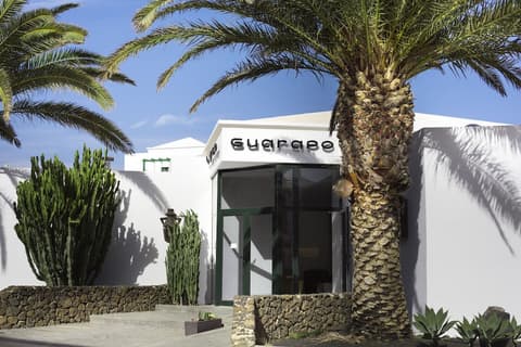 El Guarapo Apartamentos, Property entrance