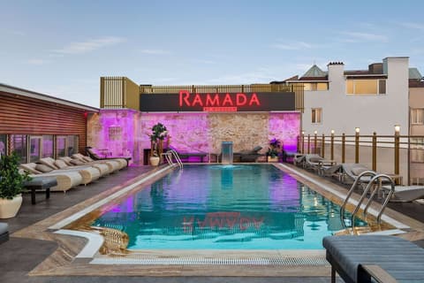 Ramada by Wyndham Istanbul Pera, Pool