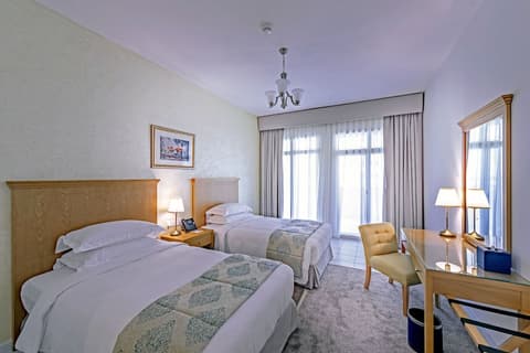 Swissôtel Al Murooj Dubai