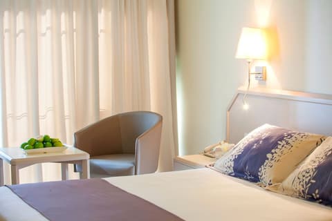 Louis Imperial Beach, Room