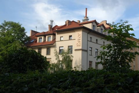 Hotel Ester, Exterior