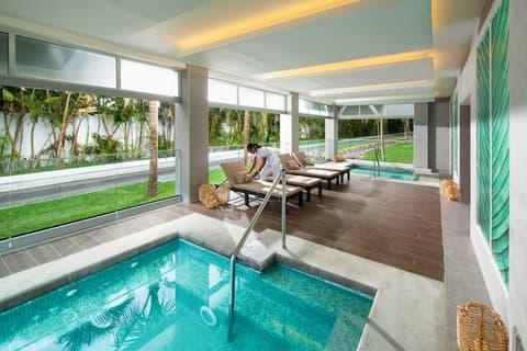 Hotel Riu Ocho Rios - All Inclusive, Indoor spa tub